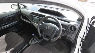 2017 Toyota Aqua - Thumbnail