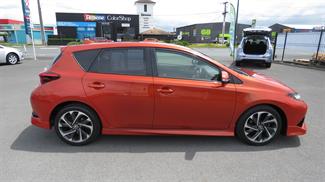 2016 Toyota Corolla - Thumbnail