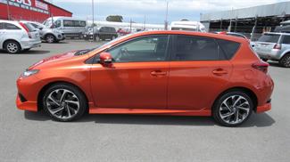 2016 Toyota Corolla - Thumbnail