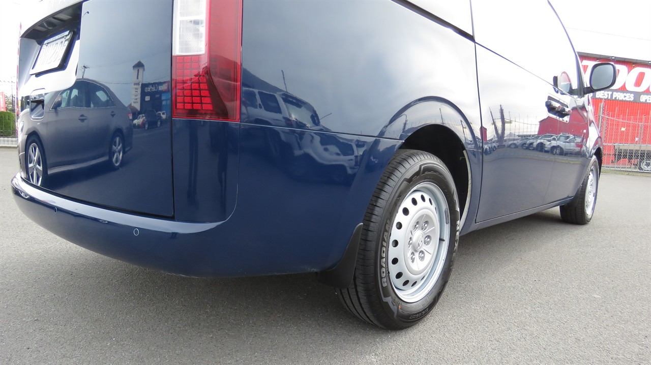 2022 Hyundai Staria Load
