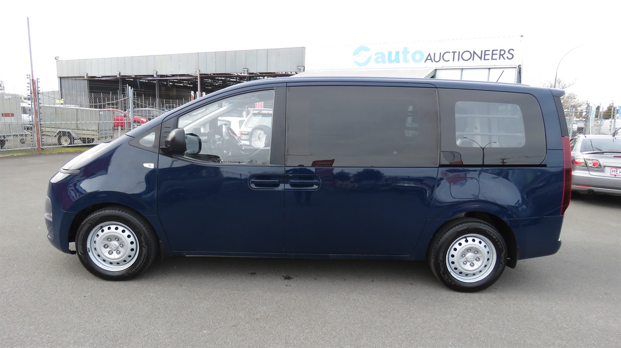 2022 Hyundai Staria Load