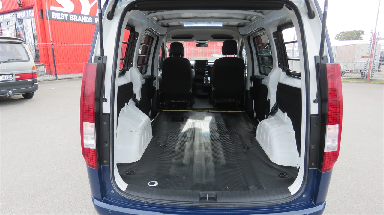 2022 Hyundai Staria Load