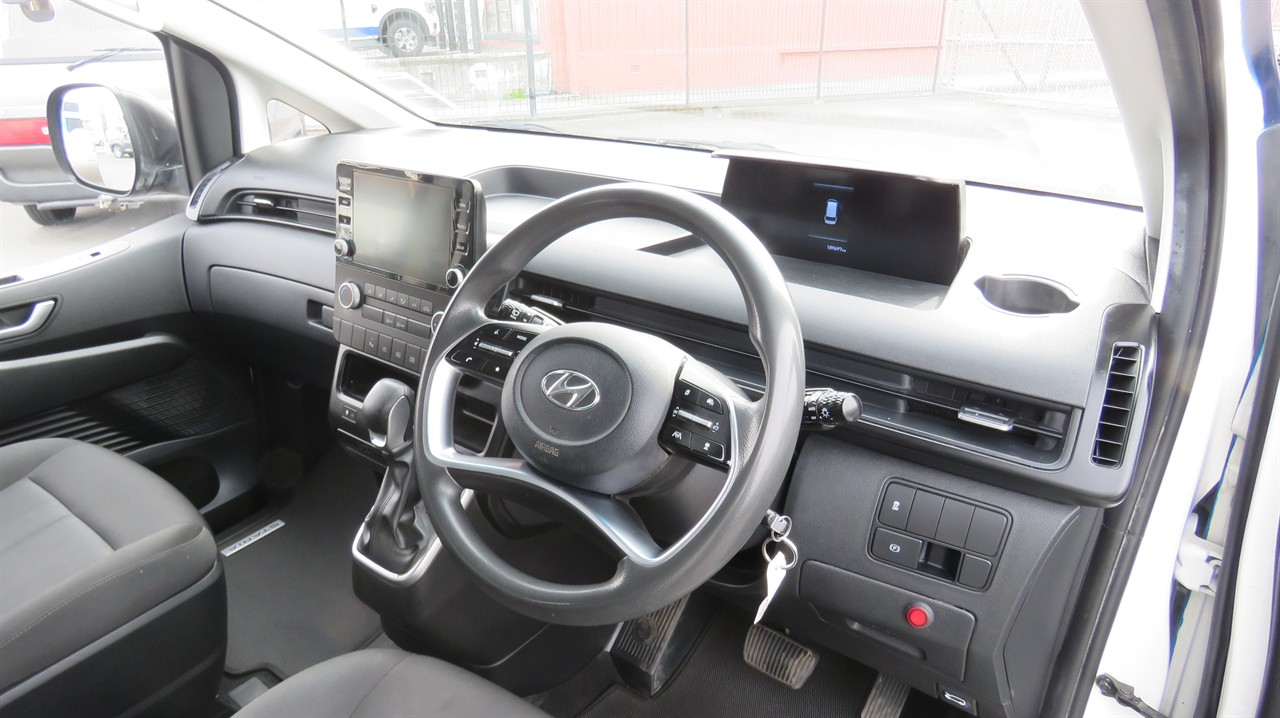 2022 Hyundai Staria Load