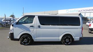 2018 Toyota Hiace - Thumbnail