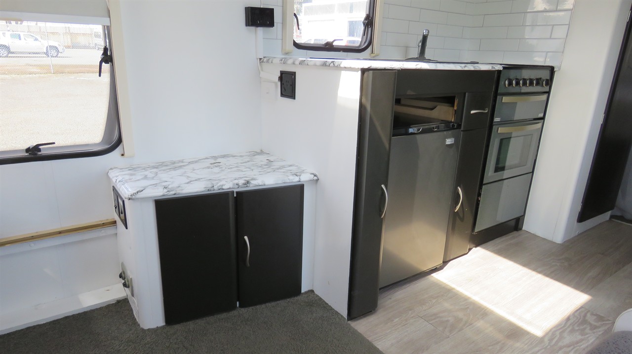 2004 LUNAR Freelander