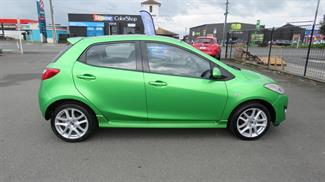 2013 Mazda 2 - Thumbnail