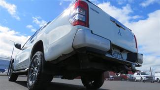 2020 Mitsubishi Triton - Thumbnail