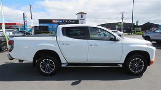 2020 Mitsubishi Triton - Thumbnail