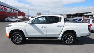 2020 Mitsubishi Triton - Thumbnail