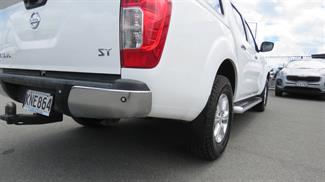 2017 Nissan Navara - Thumbnail