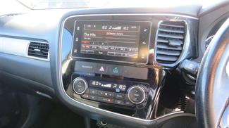 2016 Mitsubishi Outlander - Thumbnail