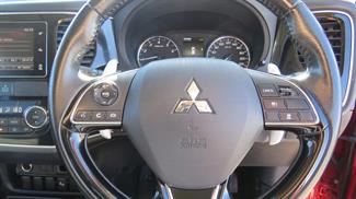 2016 Mitsubishi Outlander - Thumbnail