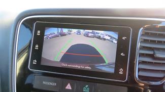 2016 Mitsubishi Outlander - Thumbnail