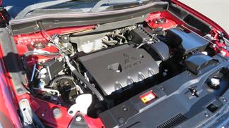 2016 Mitsubishi Outlander - Thumbnail