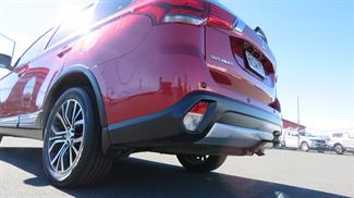 2016 Mitsubishi Outlander - Thumbnail