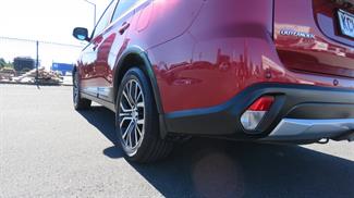 2016 Mitsubishi Outlander - Thumbnail
