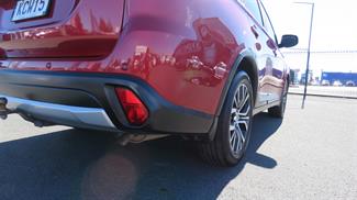 2016 Mitsubishi Outlander - Thumbnail