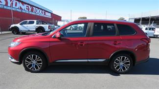 2016 Mitsubishi Outlander - Thumbnail