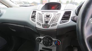 2010 Ford Fiesta - Thumbnail