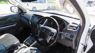 2017 Mitsubishi Triton - Thumbnail