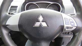 2008 Mitsubishi Outlander - Thumbnail