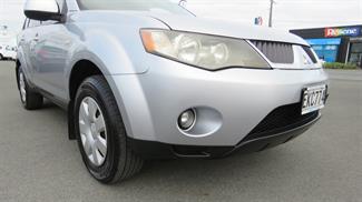 2008 Mitsubishi Outlander - Thumbnail