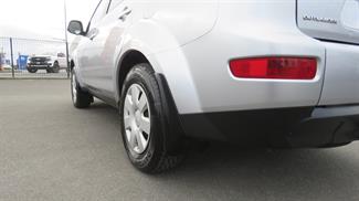 2008 Mitsubishi Outlander - Thumbnail