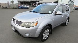 2008 Mitsubishi Outlander - Thumbnail