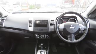2008 Mitsubishi Outlander - Thumbnail