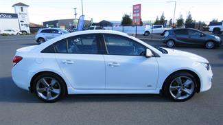 2017 Holden Cruze - Thumbnail