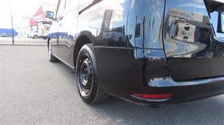 2010 Nissan Serena - Thumbnail