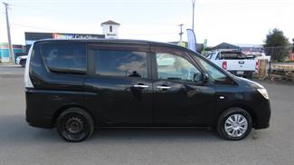 2010 Nissan Serena - Thumbnail
