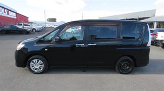 2010 Nissan Serena - Thumbnail