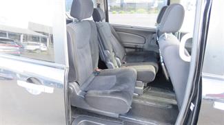 2010 Nissan Serena - Thumbnail