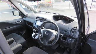 2010 Nissan Serena - Thumbnail