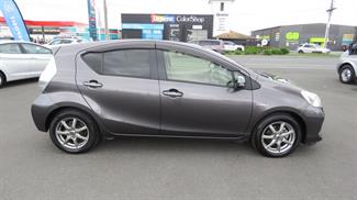 2013 Toyota Aqua - Thumbnail