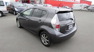 2013 Toyota Aqua - Thumbnail