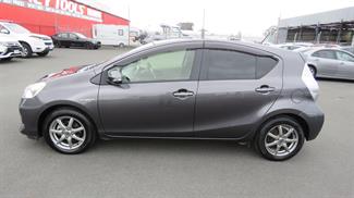 2013 Toyota Aqua - Thumbnail
