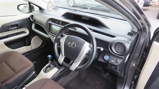 2013 Toyota Aqua - Thumbnail