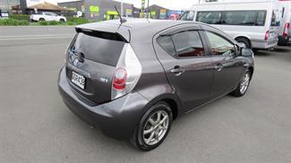 2013 Toyota Aqua - Thumbnail