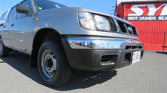 2000 Nissan Navara - Thumbnail