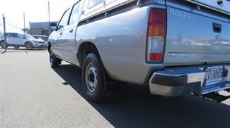 2000 Nissan Navara - Thumbnail