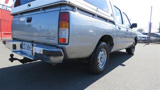 2000 Nissan Navara - Thumbnail