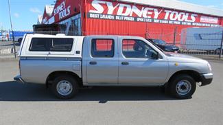 2000 Nissan Navara - Thumbnail