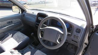 2000 Nissan Navara - Thumbnail