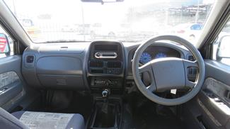 2000 Nissan Navara - Thumbnail