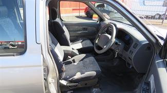 2000 Nissan Navara - Thumbnail