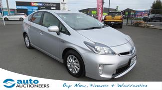 2014 Toyota Prius - Thumbnail