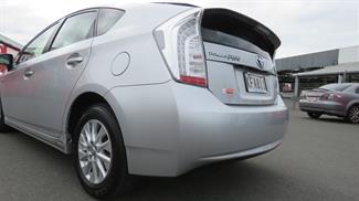 2014 Toyota Prius - Thumbnail