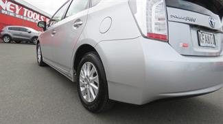 2014 Toyota Prius - Thumbnail